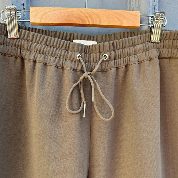 Aritzia Wilfred Khaki Buffon Pant Joggers,  size M - Picture 5 of 12